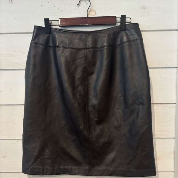 Croft & Barrow Black Leather Skirt. Size 8 - Picture 11 of 12